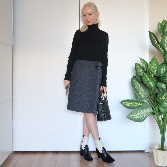 Anne Klein wrap skirt with fringe & buckle closure - Picture 8 of 8